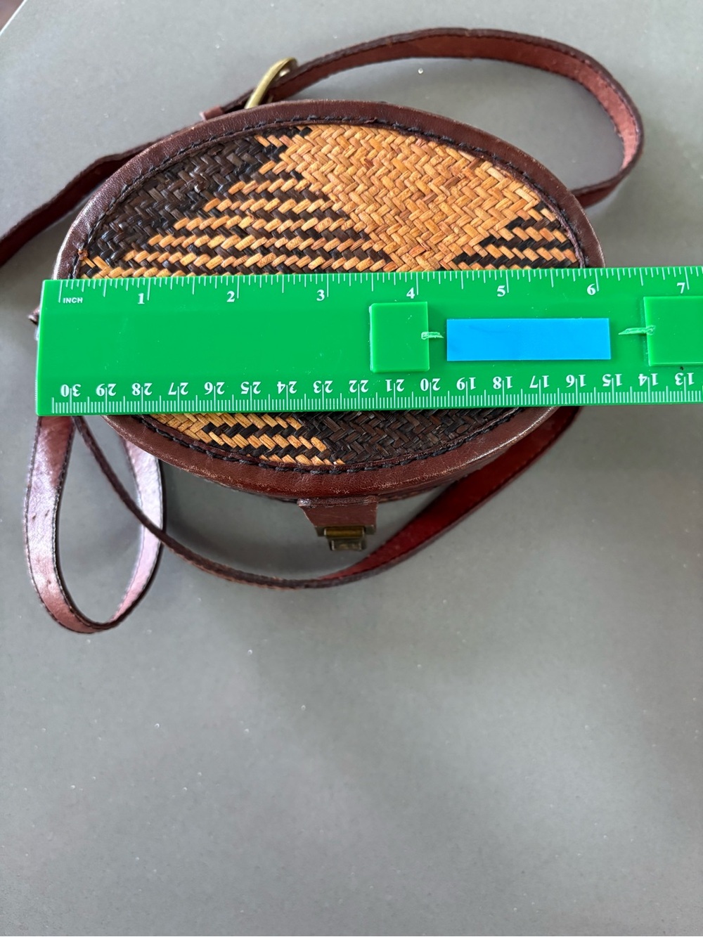 Vintage handwoven rattan and genuine leather box purse 1970s RARE FIND - Picture 9 of 13